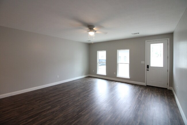 Foto del edificio - 101-310 Lacey Eden Ln