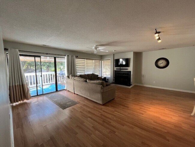 Foto del edificio - 1200 St Joseph St