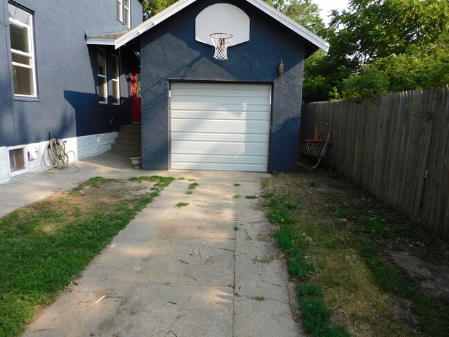 Building Photo - 815 Ivy St