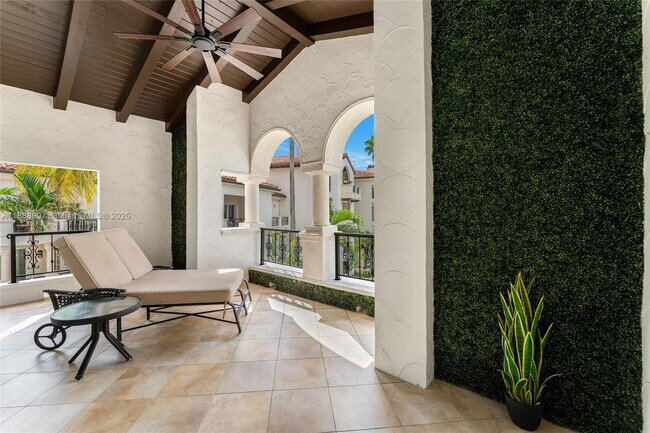 Foto del edificio - 2331 Fisher Island Dr