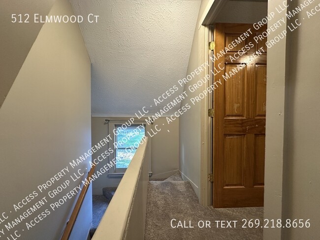 Foto del edificio - 512 Elmwood Ct
