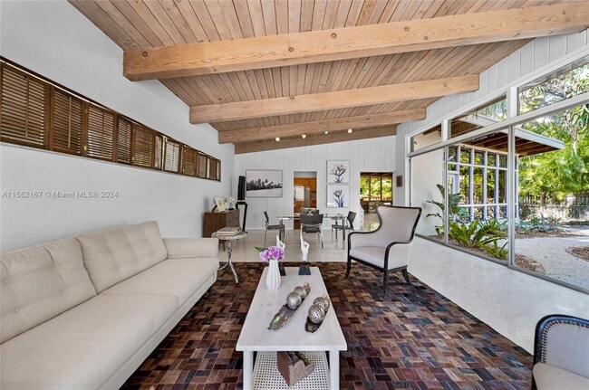 Building Photo - 2321 Tigertail Ct