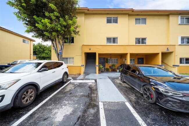 Foto del edificio - 8240 SW 149th Ct