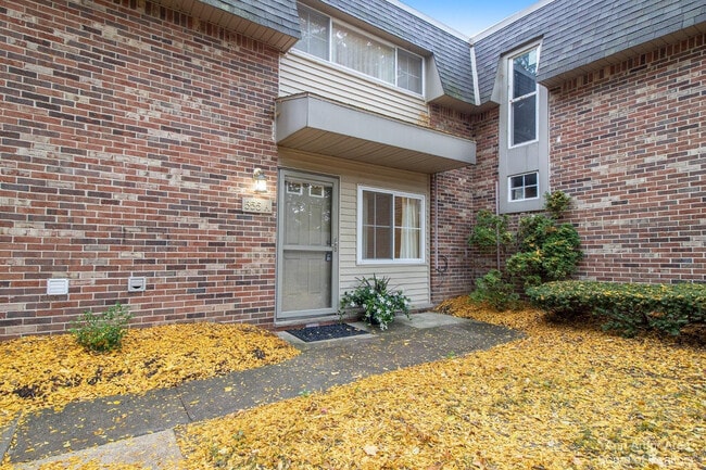 Building Photo - 555 Longshore Dr