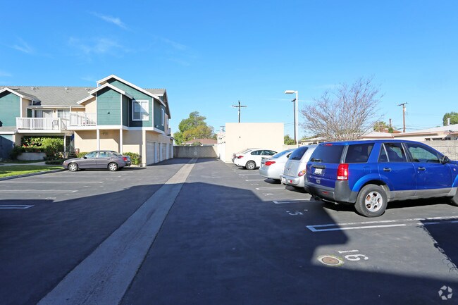 Building Photo - 412 S Newhope St