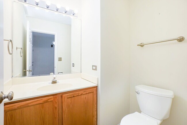 Building Photo - 3013 Kentshire Cir