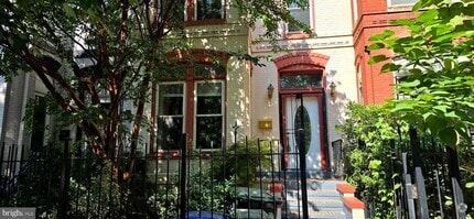 Building Photo - 824 7th St NE