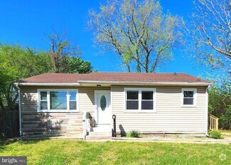 Building Photo - 5 Glenwood Dr