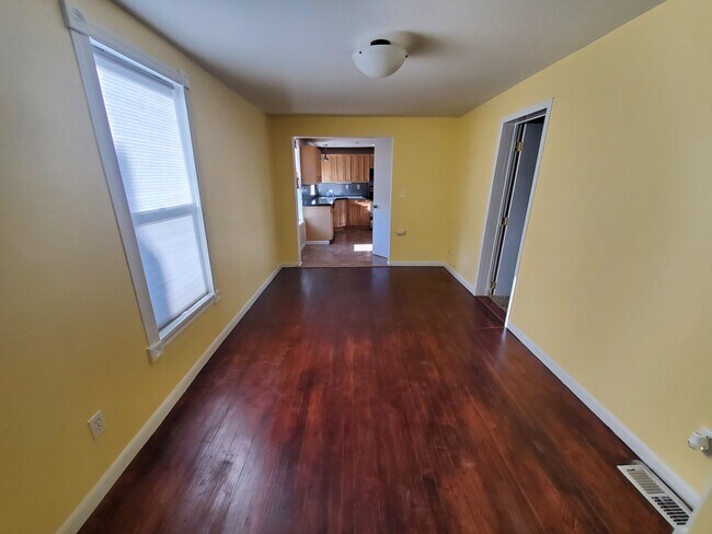 Dining - 220 E Pacific St