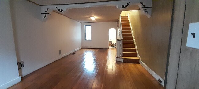 Building Photo - 421 McClellan St