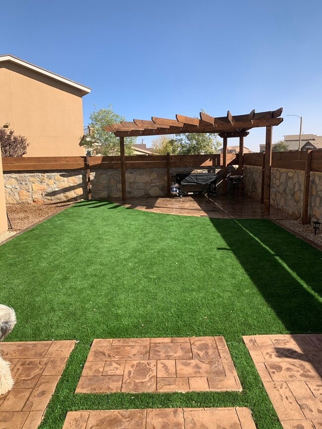 Foto del edificio - 2600 Snowy Rock Pl