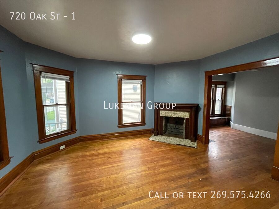 Primary Photo - 720 Oak St