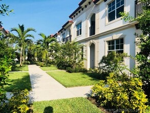 Building Photo - 14404 Emerald Pl Wy