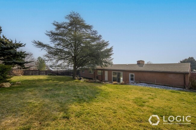 Building Photo - 195 E Roundtoft Dr