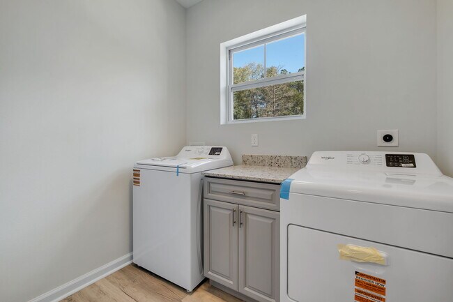 Foto del edificio - 2022 Trimble Rd