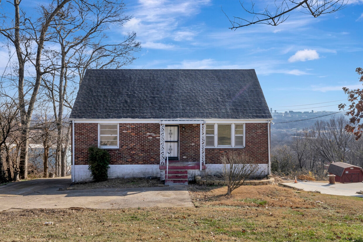 Primary Photo - 2118 Summitt Ave