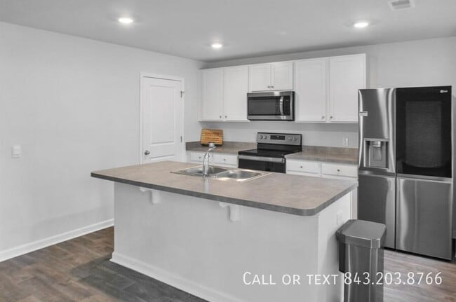 Building Photo - 522 Shady Maple St