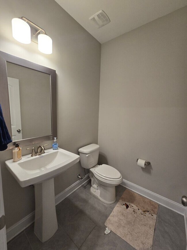 Building Photo - 1404 Friar Rock Cir