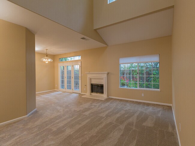 Foto del edificio - Lovely 3 Bedroom, 2.5 bath, 2-Car Garage, ...