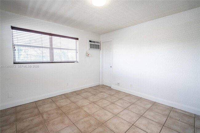 Building Photo - 715 NE 6th St