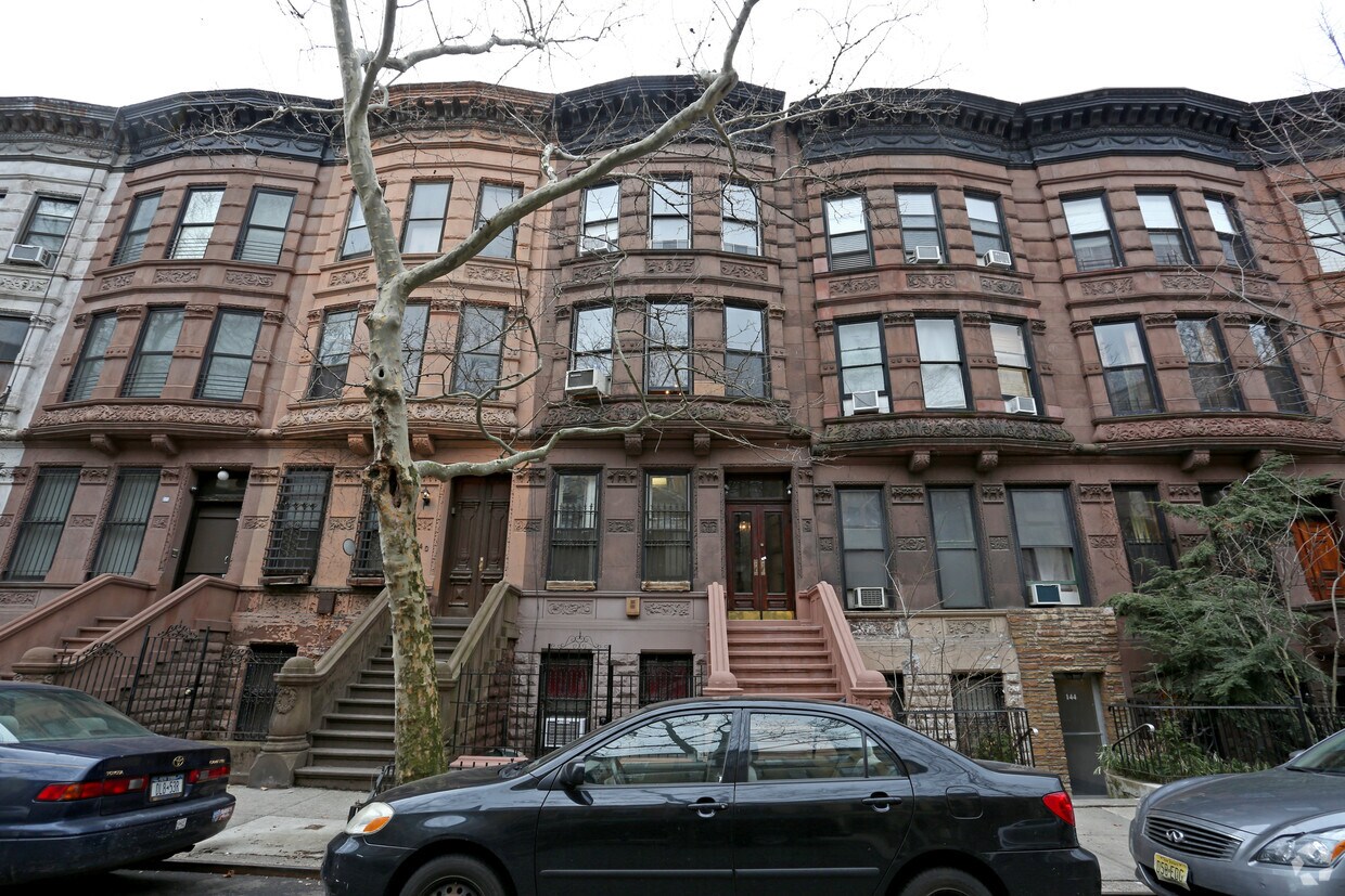 Building Photo - 142 W 88th St