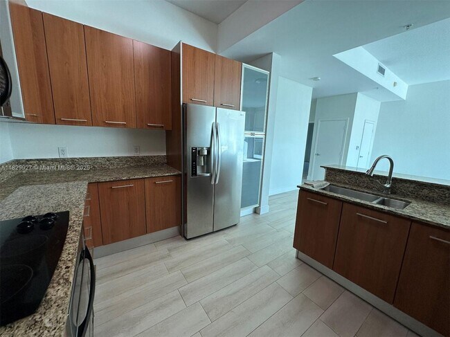 Foto del edificio - 9066 SW 73rd Ct