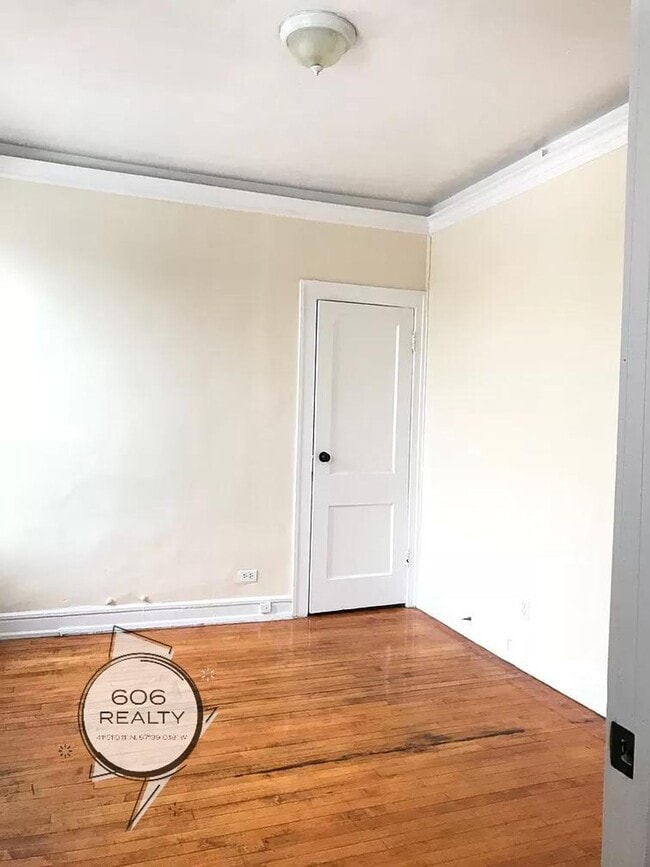 Foto del edificio - 7054 S Western Ave