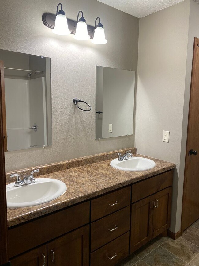 Foto del edificio - 3 Bedroom Town Home