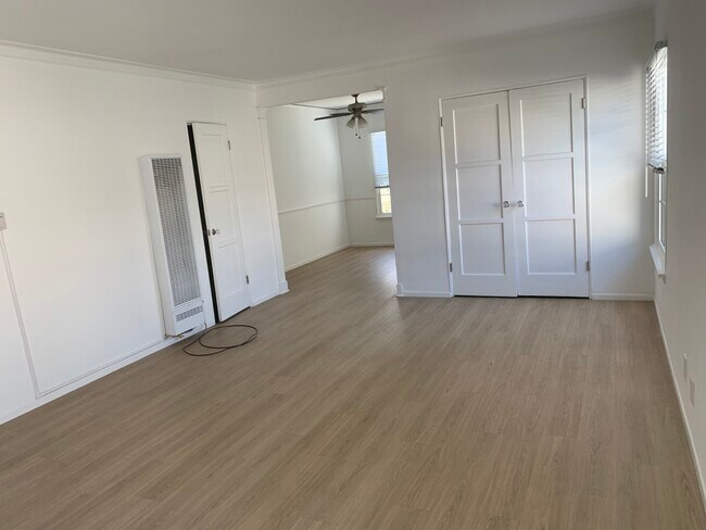 Building Photo - 1325 N Fairfax Ave