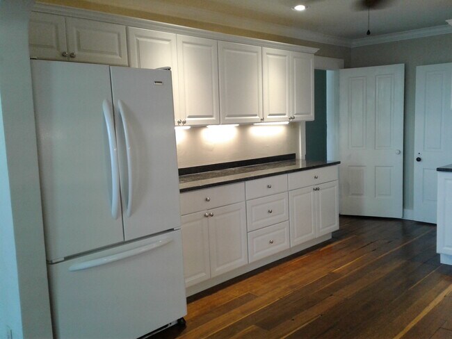 Foto del edificio - 124 E Main St