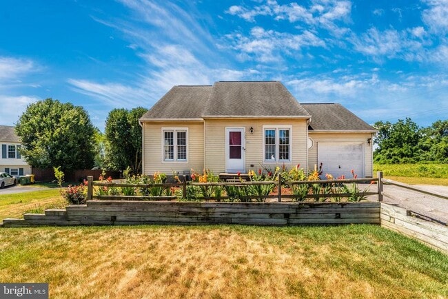 Building Photo - 724 Sunnyfield Ln