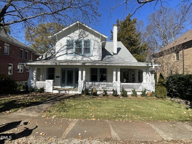 Foto del edificio - 313 Calvin Rd