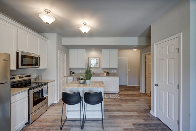 Building Photo - 605 McKay Way