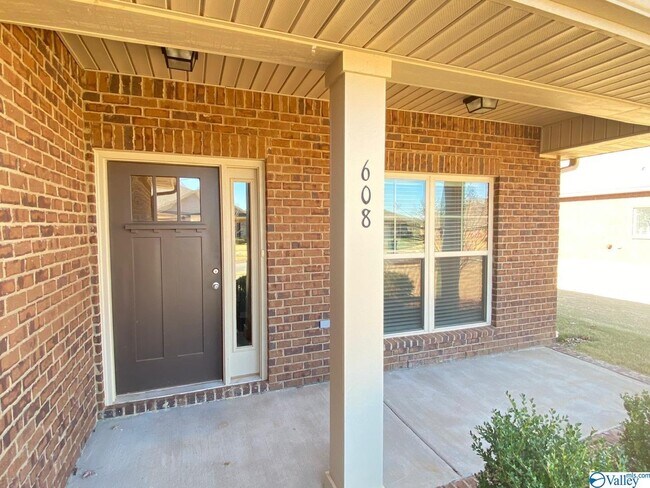 Building Photo - 608 Willow Shoals Dr SW