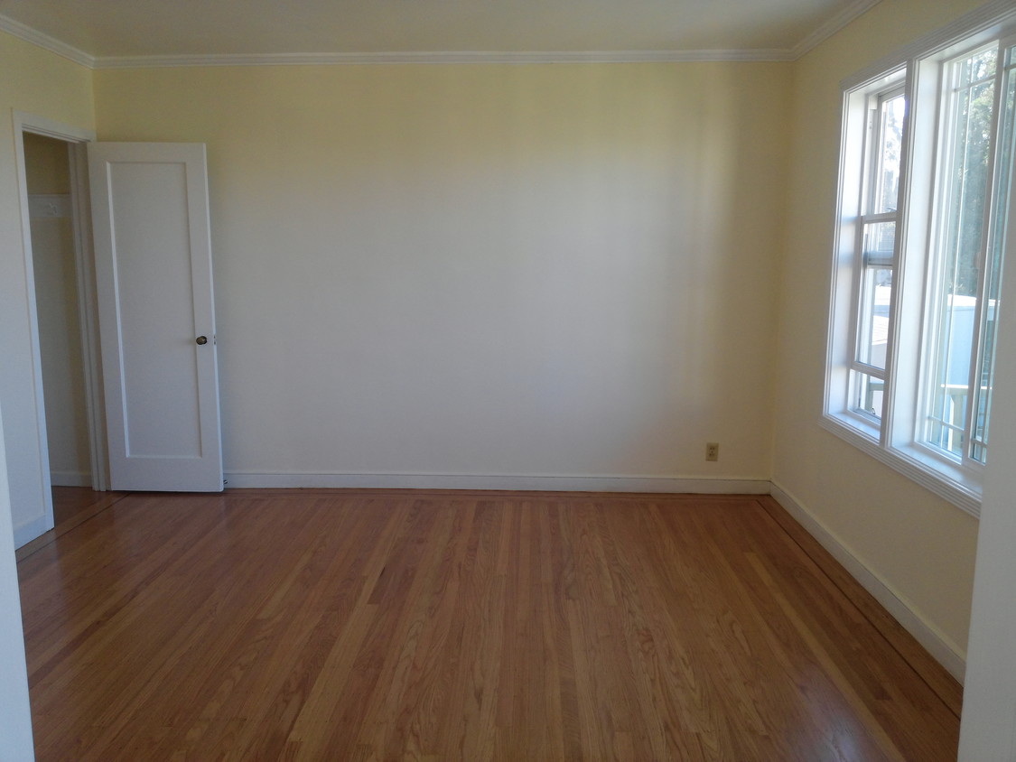 Living room - 139 Ripley St