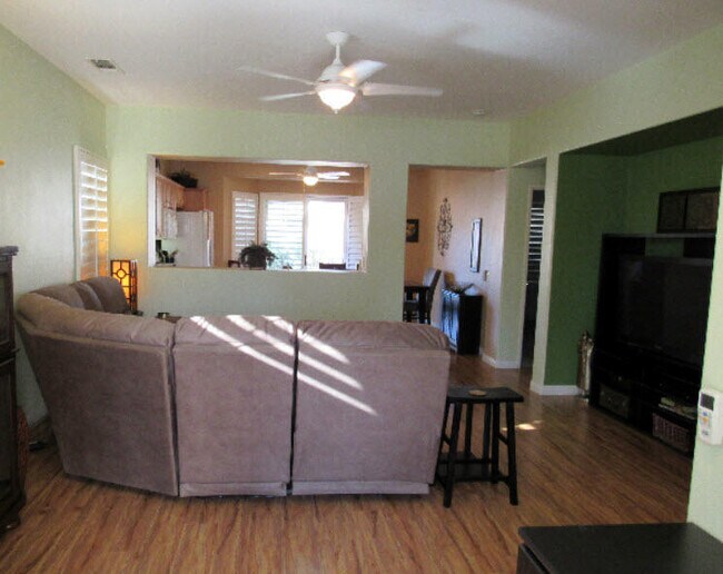 Foto del edificio - 78473 Hampshire Ave