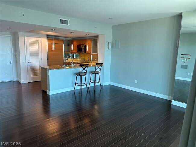 Building Photo - 222 E Karen Ave