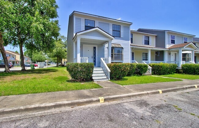 Foto del edificio - 912 Pineland Ave