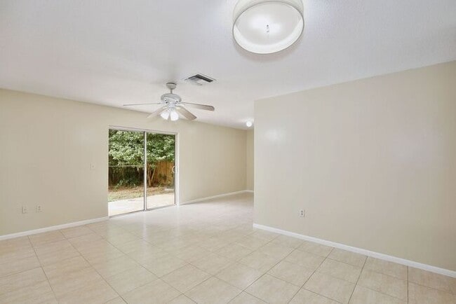 Building Photo - Spacious Duplex with 2-Car Garage in Longwood!