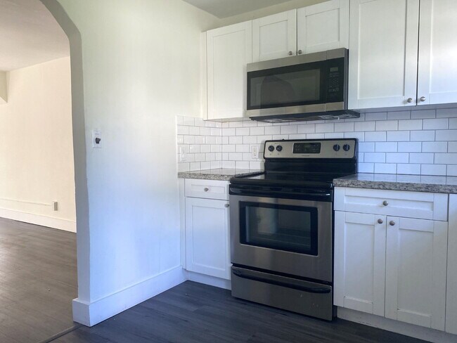 Building Photo - Cute & Cozy 2BD/2BA + Bonus Room Available...