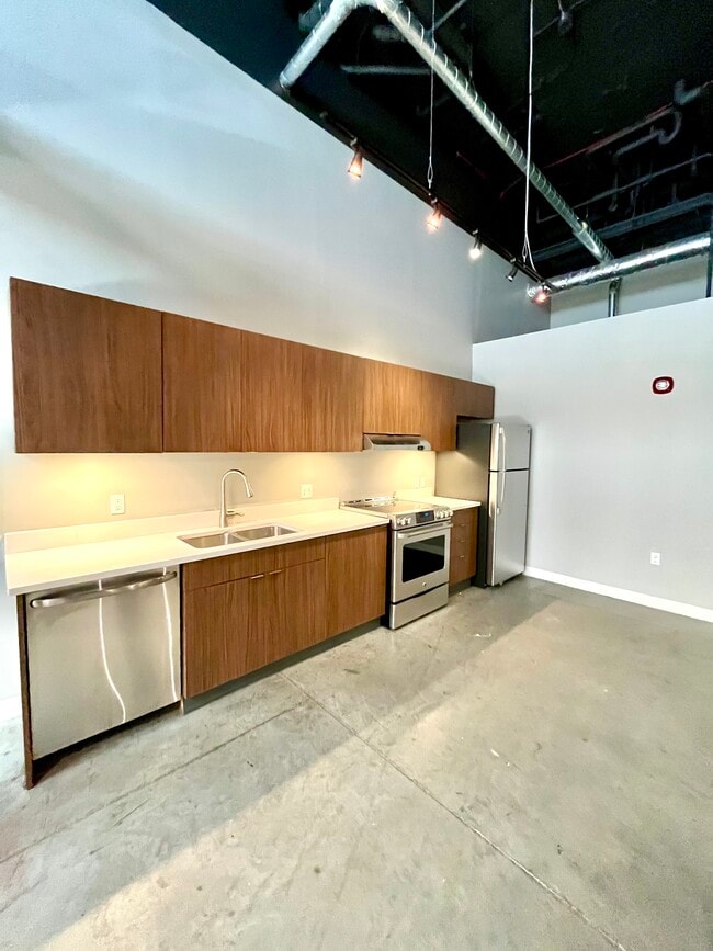 Building Photo - The Lofts at OPOP O