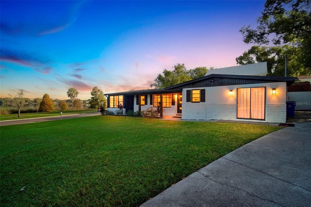 Primary Photo - 63 Lake Hunter Dr