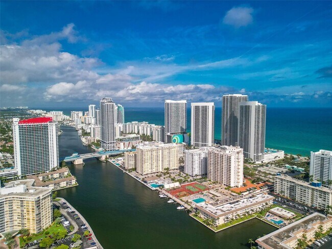 Foto del edificio - 1865 S Ocean Dr