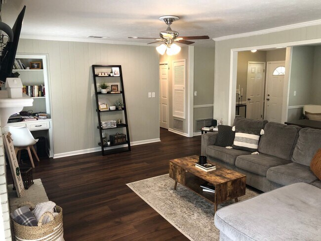 Foto del edificio - 5438 Brookview Dr