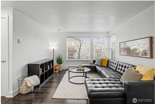 Foto del edificio - 4111 Whitman Ave N