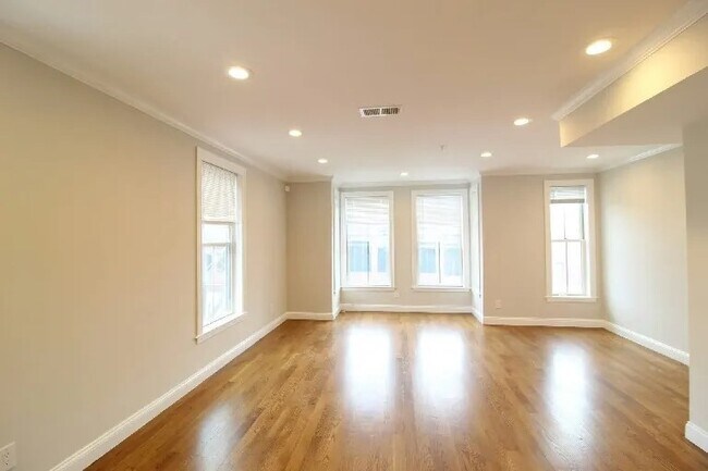 Foto del edificio - 2747 Washington St
