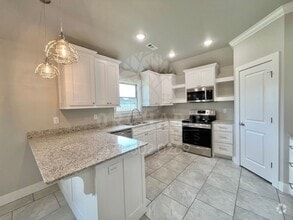 Building Photo - 1805 E Hudson Dr