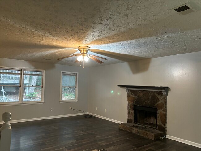 Building Photo - 5411 Station Cir