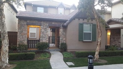 Building Photo - 165 W Santa Barbara Way