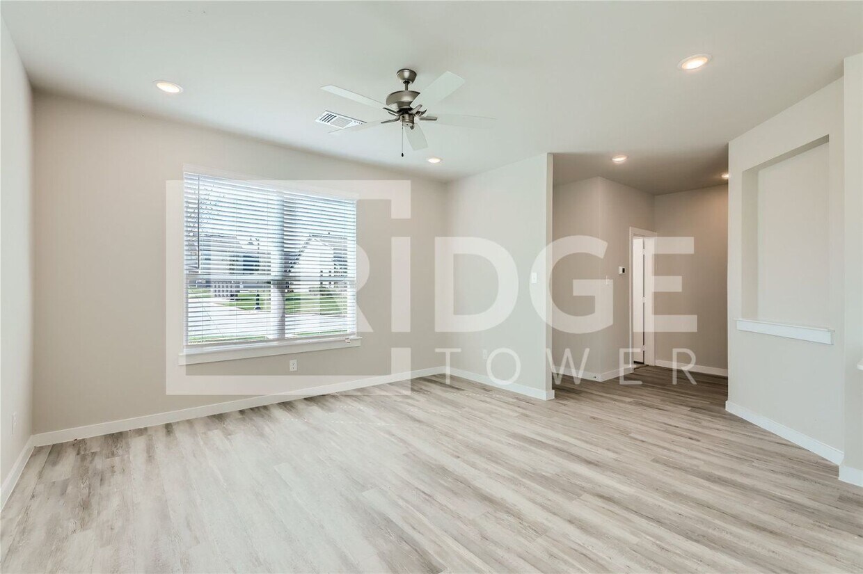 Foto principal - 1228 Creekbank Drive